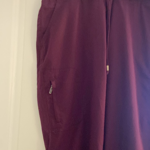 EUC greys anatomy size medium wine womens scrub pants - Picture 3 of 5